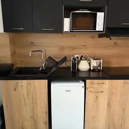Apartment Rez-de-chaussee - *