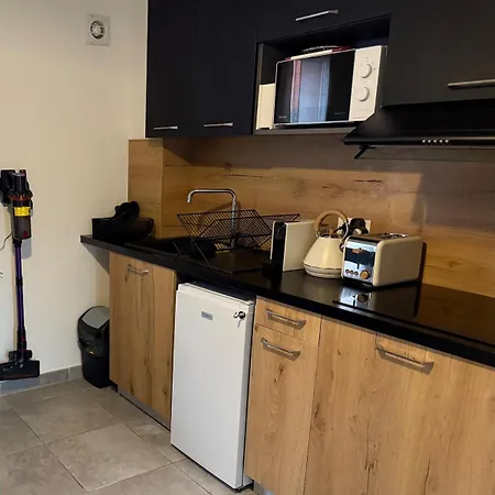 Rez-de-chaussee - Apartment *